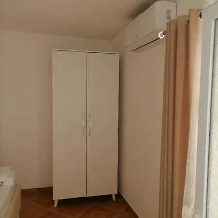 Vila Joti * Vlorë